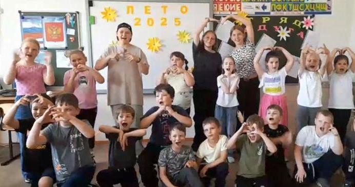 А у нас веселые каникулы, ура!!!.